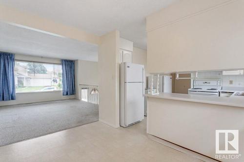 6116 40 Av Nw, Edmonton, AB - Indoor Photo Showing Kitchen