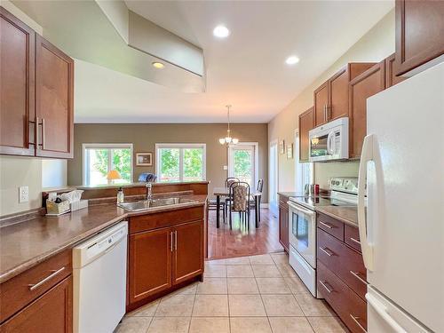 18 Bayhill Crescent, Brandon, MB - Indoor Photo Showing Kitchen With Double Sink