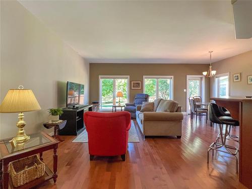 18 Bayhill Crescent, Brandon, MB - Indoor Photo Showing Living Room