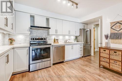 212 - 955 Millwood Road, Toronto (Leaside), ON - Indoor Photo Showing Kitchen With Upgraded Kitchen