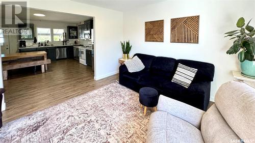 229 Hearn Street, Outlook, SK - Indoor Photo Showing Living Room