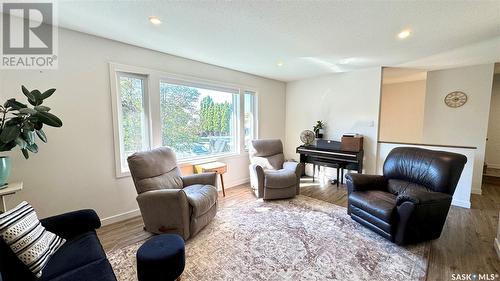 229 Hearn Street, Outlook, SK - Indoor Photo Showing Living Room