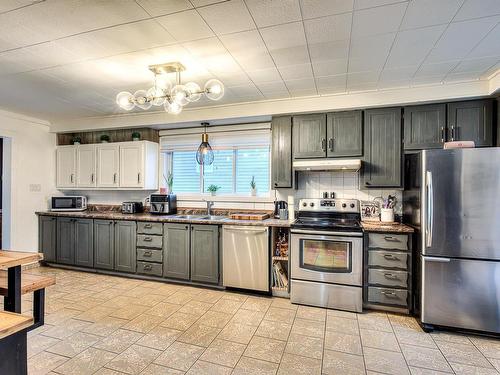 Cuisine - 250 Rue L'Espérance, Lavaltrie, QC - Indoor Photo Showing Kitchen With Double Sink