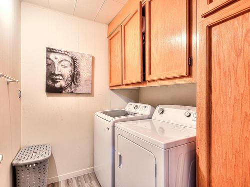 Salle de lavage - 250 Rue L'Espérance, Lavaltrie, QC - Indoor Photo Showing Laundry Room