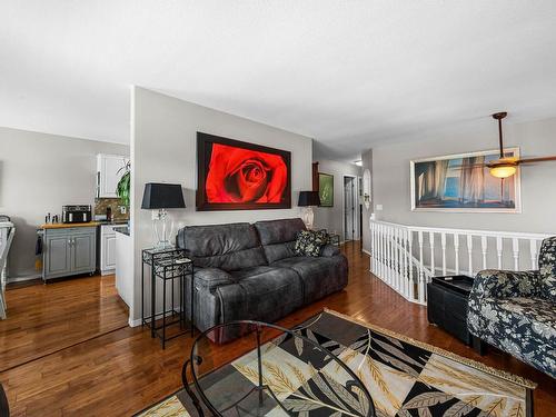 35-481 Monarch Crt, Kamloops, BC - Indoor Photo Showing Living Room