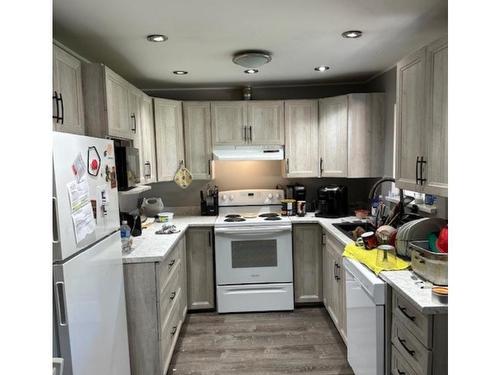 1851 Nicola Ave, Merritt, BC - Indoor Photo Showing Kitchen