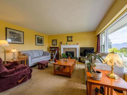 483 Strathcona Terrace, Kamloops, BC - Indoor Photo Showing Living Room With Fireplace