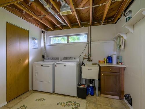 483 Strathcona Terrace, Kamloops, BC - Indoor Photo Showing Laundry Room