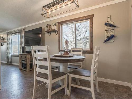 5880 Gardi Road, Kamloops, BC - Indoor Photo Showing Dining Room