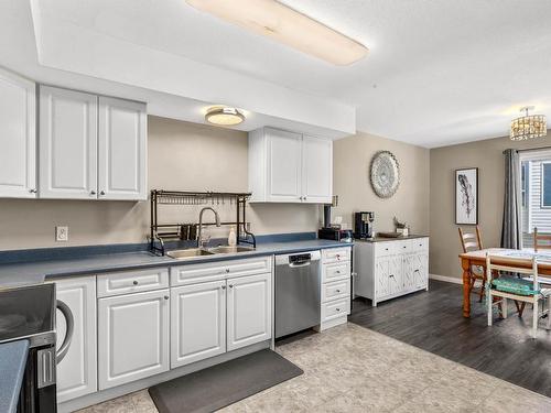 3-233 Brooke Drive, Chase, BC - Indoor Photo Showing Kitchen With Double Sink