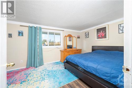 2570 Southvale Crescent, Ottawa, ON - Indoor Photo Showing Bedroom