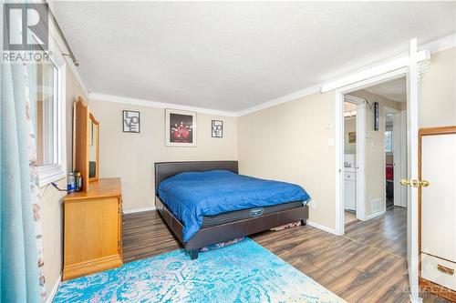 2570 Southvale Crescent, Ottawa, ON - Indoor Photo Showing Bedroom