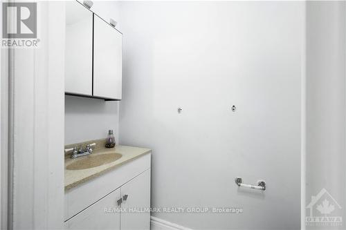 2570 Southvale Crescent, Ottawa, ON -  Photo Showing Bathroom