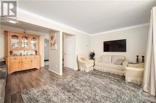 2570 Southvale Crescent, Ottawa, ON - Indoor Photo Showing Living Room