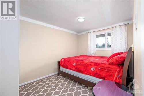 2570 Southvale Crescent, Ottawa, ON - Indoor Photo Showing Bedroom