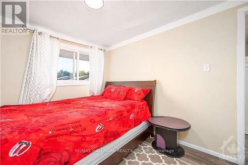 2570 Southvale Crescent, Ottawa, ON - Indoor Photo Showing Bedroom