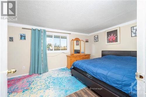 2570 Southvale Crescent, Ottawa, ON - Indoor Photo Showing Bedroom