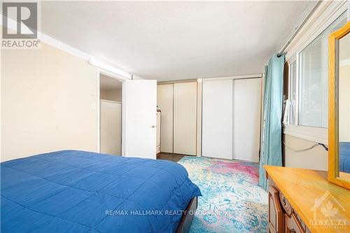 2570 Southvale Crescent, Ottawa, ON - Indoor Photo Showing Bedroom