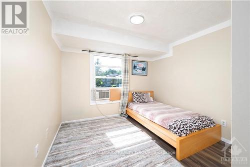 2570 Southvale Crescent, Ottawa, ON - Indoor Photo Showing Bedroom