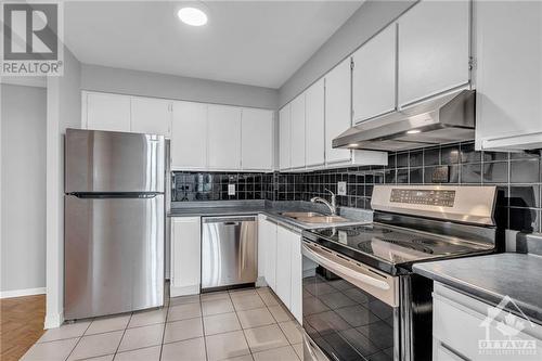 2871 Richmond Road Unit#1112, Ottawa, ON - Indoor Photo Showing Kitchen