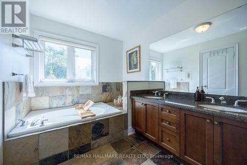 Th2 - 581 Scarlett Road, Toronto, ON - Indoor Photo Showing Bathroom