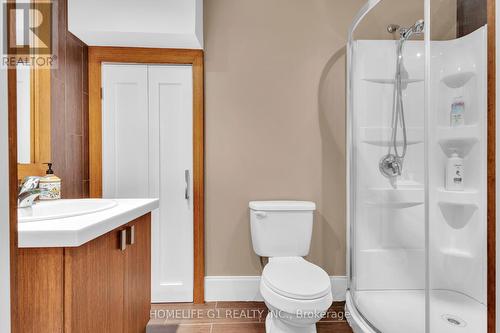 174 Parkvale Drive, Kitchener, ON - Indoor Photo Showing Bathroom