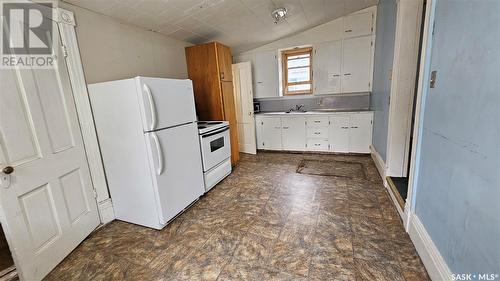 2470 Proton Avenue, Gull Lake, SK - Indoor Photo Showing Kitchen