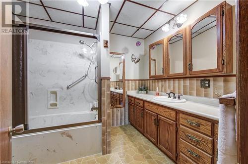 842985 Road 84, Kintore, ON - Indoor Photo Showing Bathroom