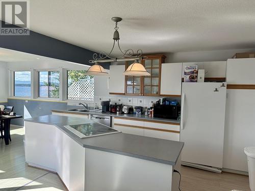 54665 Jardine Road, Cluculz Lake, BC - Indoor Photo Showing Kitchen With Double Sink