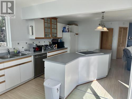 54665 Jardine Road, Cluculz Lake, BC - Indoor Photo Showing Kitchen With Double Sink