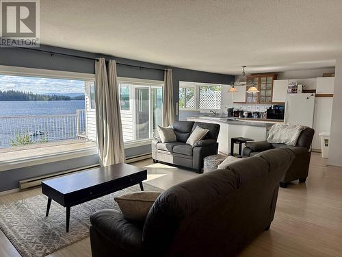 54665 Jardine Road, Cluculz Lake, BC - Indoor Photo Showing Living Room