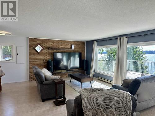 54665 Jardine Road, Cluculz Lake, BC - Indoor Photo Showing Living Room