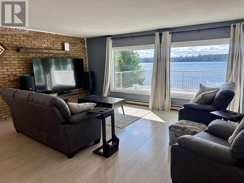 54665 Jardine Road, Cluculz Lake, BC - Indoor Photo Showing Living Room