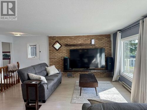 54665 Jardine Road, Cluculz Lake, BC - Indoor Photo Showing Living Room