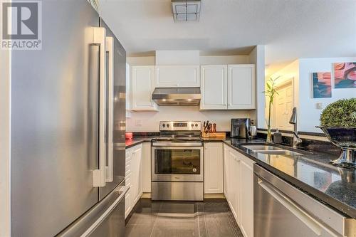 2Xx 2393 Welcher Avenue, Port Coquitlam, BC - Indoor Photo Showing Kitchen With Double Sink