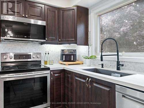 4 Greengrove Way, Whitby (Rolling Acres), ON - Indoor Photo Showing Kitchen With Double Sink With Upgraded Kitchen