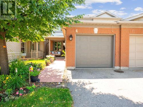 4 Greengrove Way, Whitby (Rolling Acres), ON - Outdoor