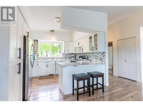 1744 Pennask Terrace, Kamloops, BC - Indoor Photo Showing Kitchen With Upgraded Kitchen