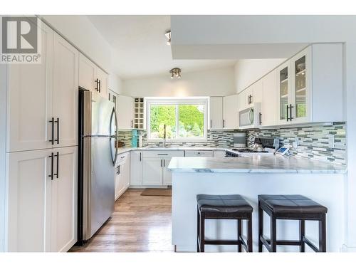 1744 Pennask Terrace, Kamloops, BC - Indoor Photo Showing Kitchen With Upgraded Kitchen