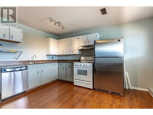 1744 Pennask Terrace, Kamloops, BC - Indoor Photo Showing Kitchen