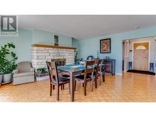 8209 Lakeview Drive, Coldstream, BC - Indoor Photo Showing Dining Room