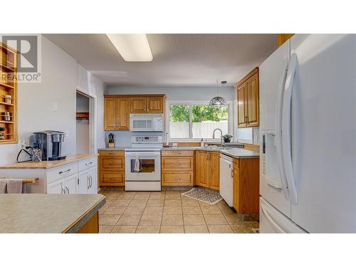 8209 Lakeview Drive, Coldstream, BC - Indoor Photo Showing Kitchen