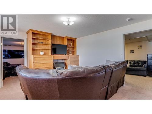 8209 Lakeview Drive, Coldstream, BC - Indoor