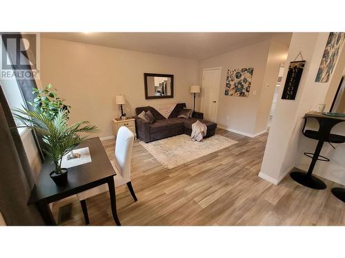 1616 Benniger Road, Christina Lake, BC - Indoor Photo Showing Living Room