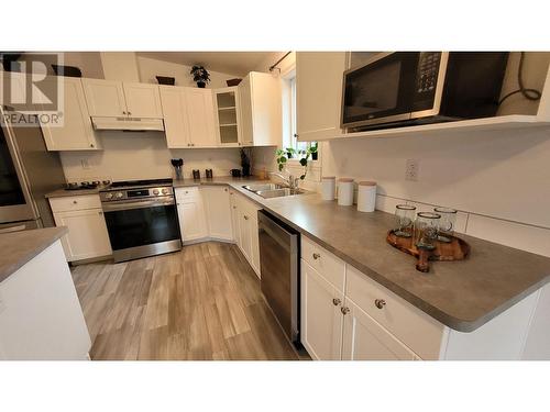 1616 Benniger Road, Christina Lake, BC - Indoor Photo Showing Kitchen With Double Sink