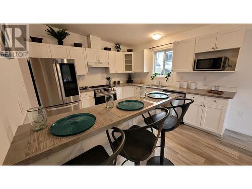 1616 Benniger Road, Christina Lake, BC - Indoor Photo Showing Kitchen With Double Sink