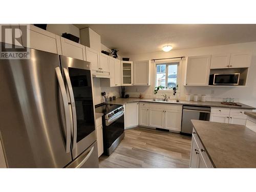 1616 Benniger Road, Christina Lake, BC - Indoor Photo Showing Kitchen