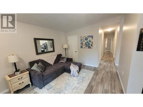 1616 Benniger Road, Christina Lake, BC - Indoor Photo Showing Living Room