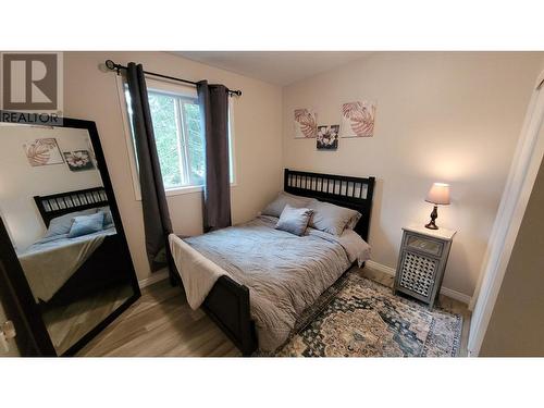 1616 Benniger Road, Christina Lake, BC - Indoor Photo Showing Bedroom