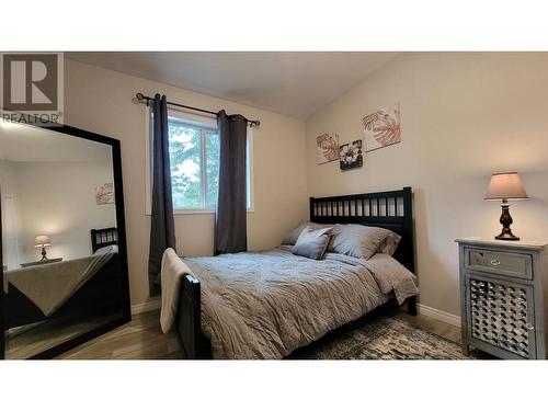 1616 Benniger Road, Christina Lake, BC - Indoor Photo Showing Bedroom